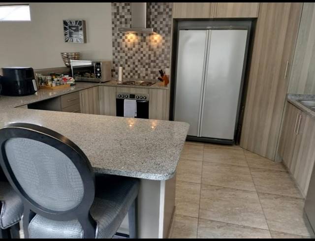 2 BEDROOM PROPERTY TO RENT IN WATERKLOOF RIDGE